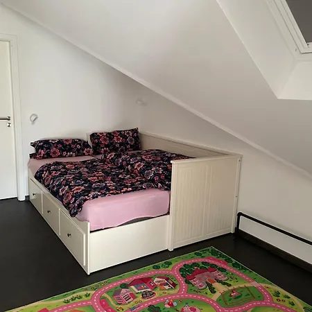 Апартаменты Gluecksgriff, Natur, Ruhig Und Doch Zentral,am Pferdestall, Parkplatz, Waschmaschine, Вольфсбург